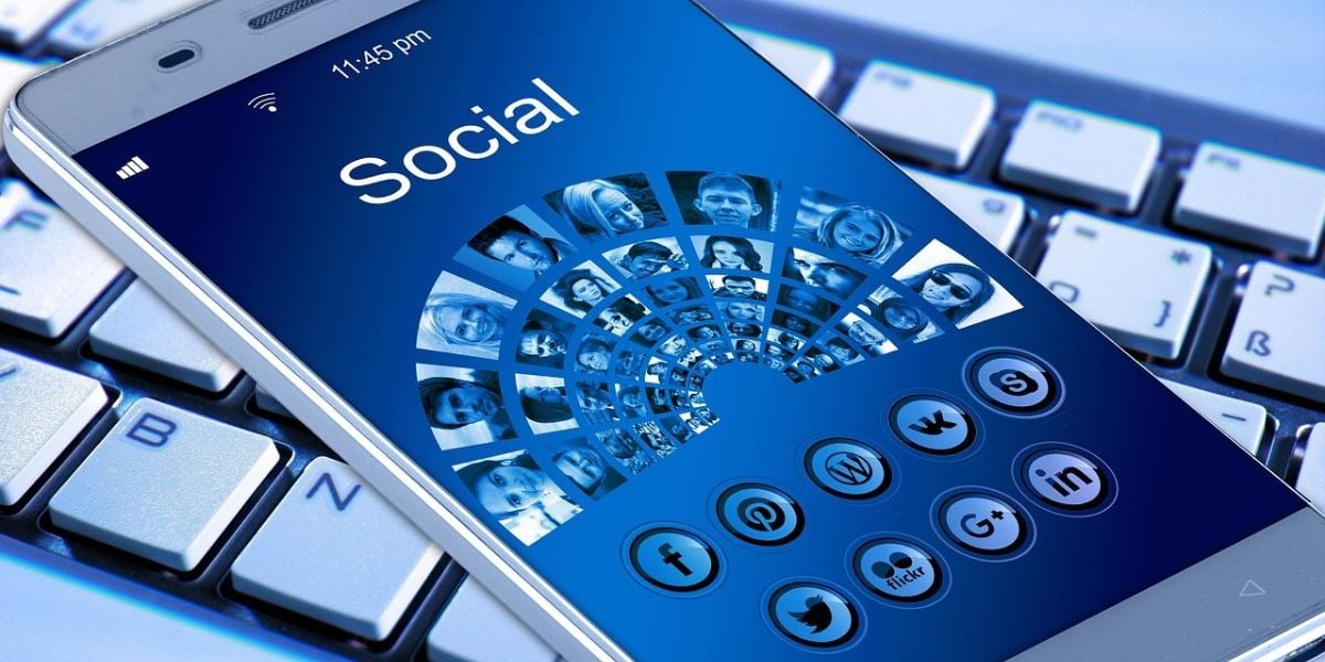 Social Media on Mobile Device